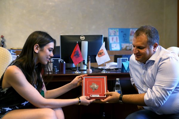 The Mayor Shpend Ahmeti hosted singer Dua Lipa