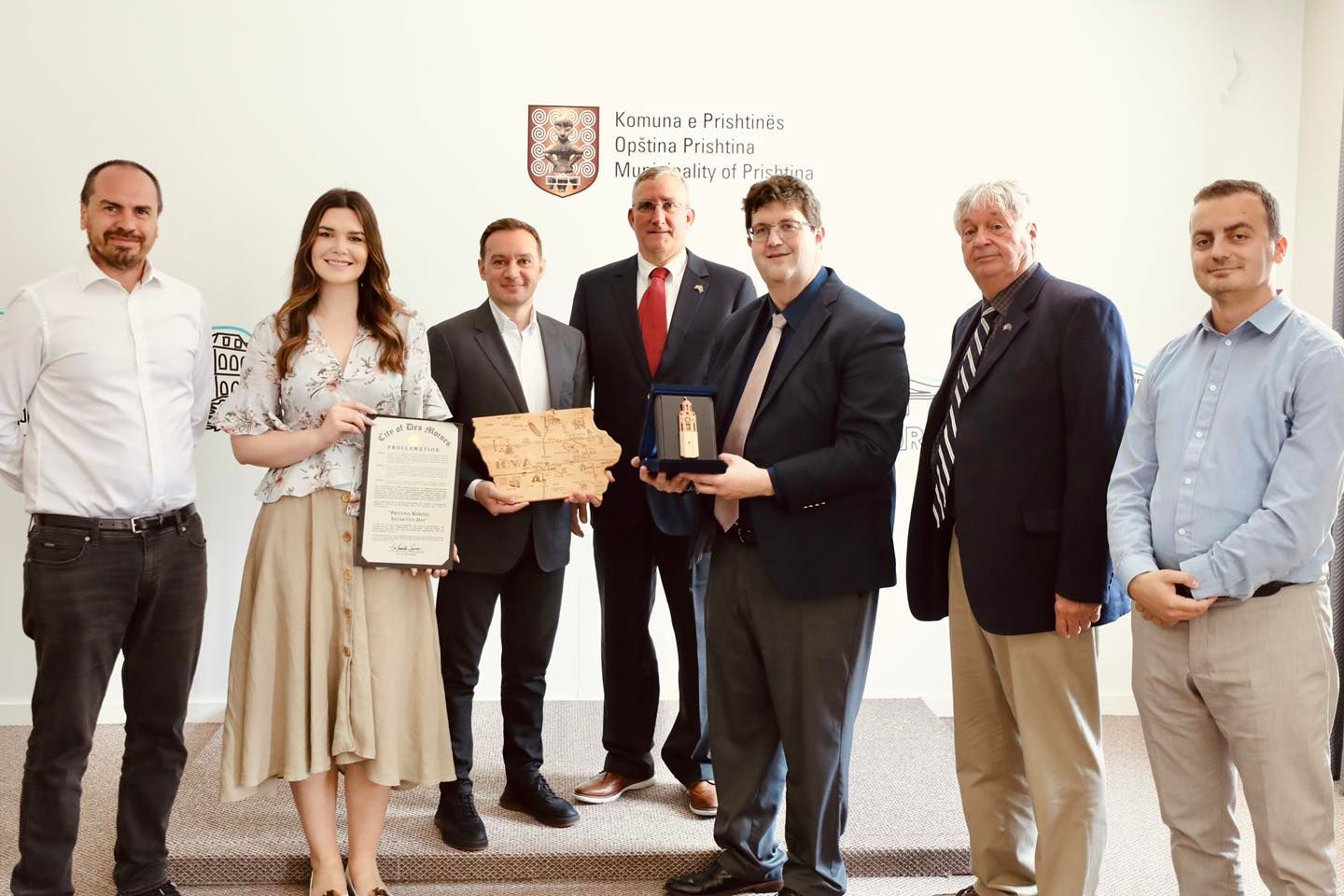 5. jul 2022. godine proglašen je „Pristina, Kosovo Sister City Day“ u gradu Des Moines, Iowa, SAD