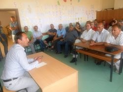 Liburn Aliu je održao javnu diskusiju sa stanovnicima naselja Mat