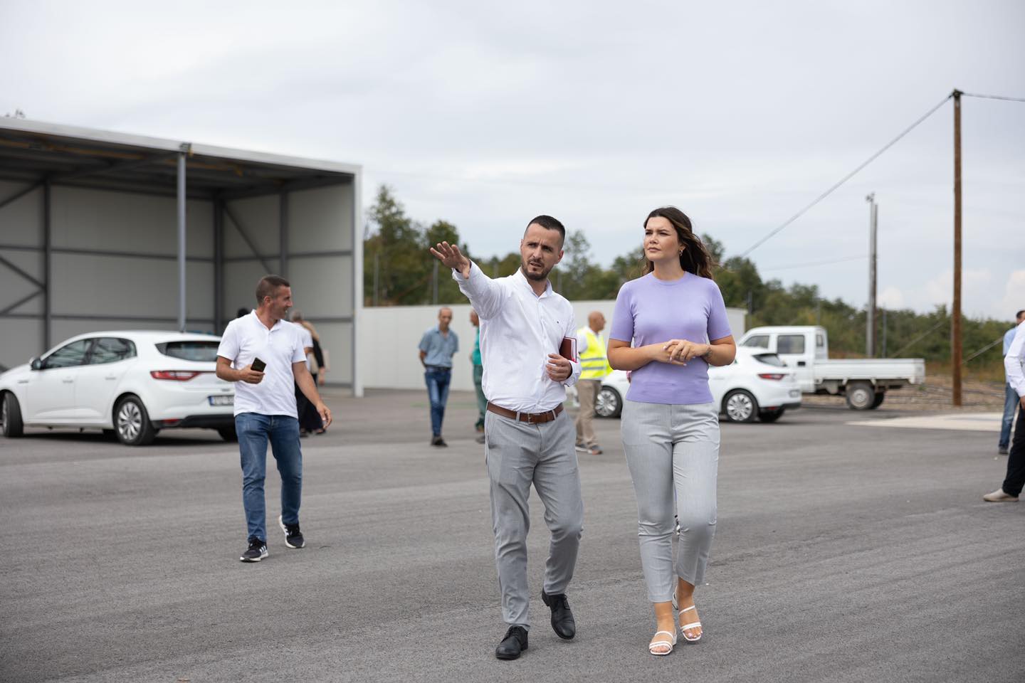 Potpredsednica gđa. Sahatciu zajedno sa direkcijom javnih službi, g. Musliu je posetila Centar za kompostiranje u Prištini