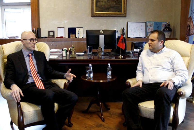 Predsednik Ahmeti i potpredsednik Sejdiu imali radni sastanak sa predstavnicima EBOR-a vezano za istinske reforme u javnom prevozu
