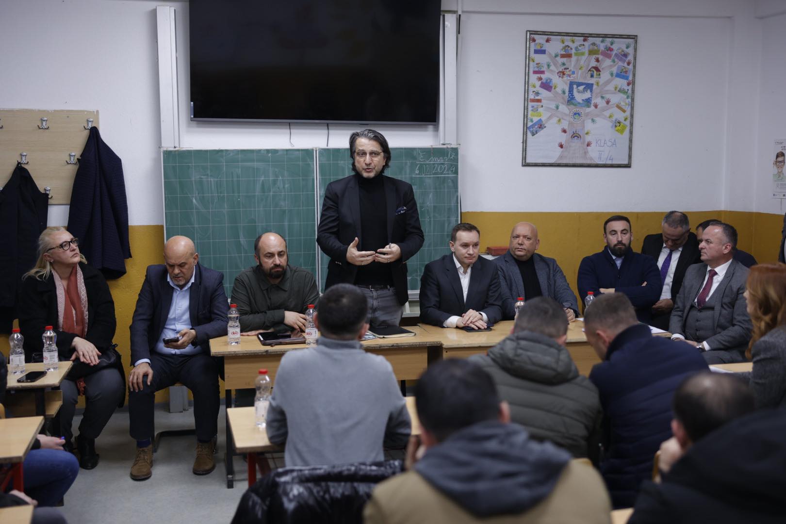 Predsednik Rama zajedno sa direktorima  sastao se sa stanovnicima naselja „Mati 1“
