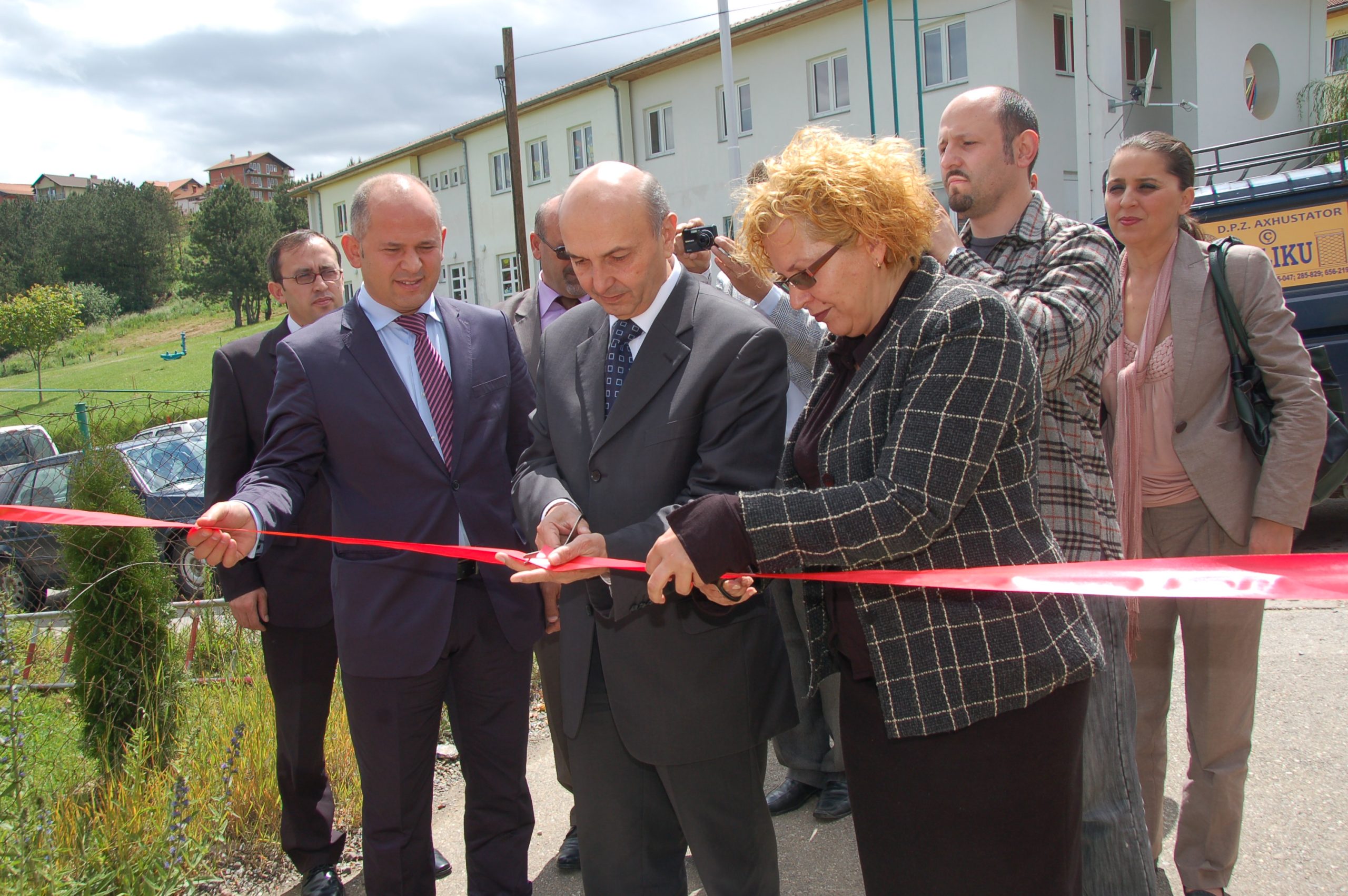 Kryetari Mustafa me rastin e 1 Qershorit –Ditës së Fëmijëve përuroi parkun e lodrave në lagjen Velani