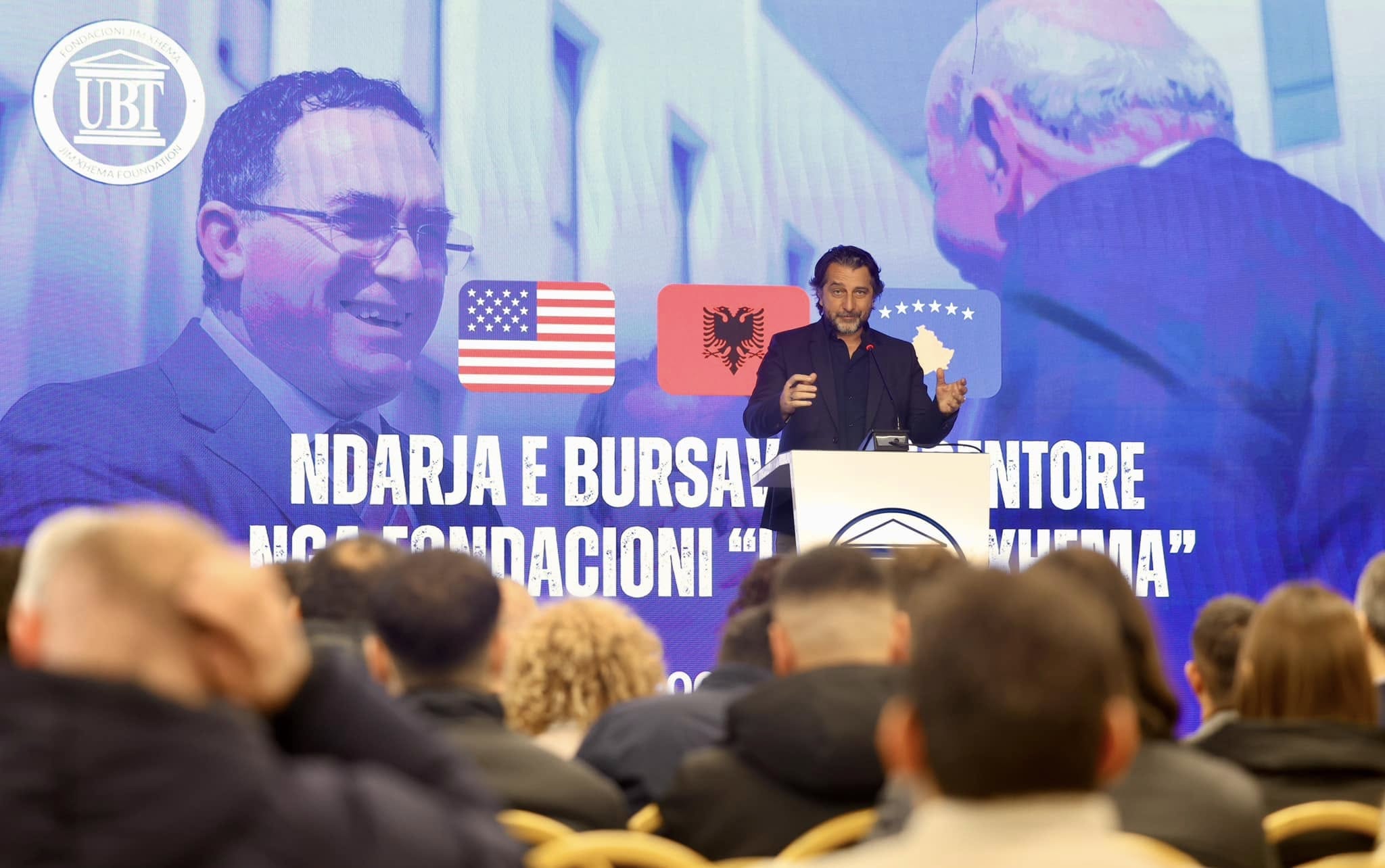 Në një ceremoni solemne ndahen bursat studentore nga Fondacioni “UBT Jim Xhema”